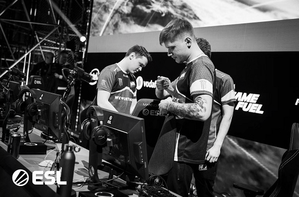 去拔塔滚雪 去拔塔滚雪